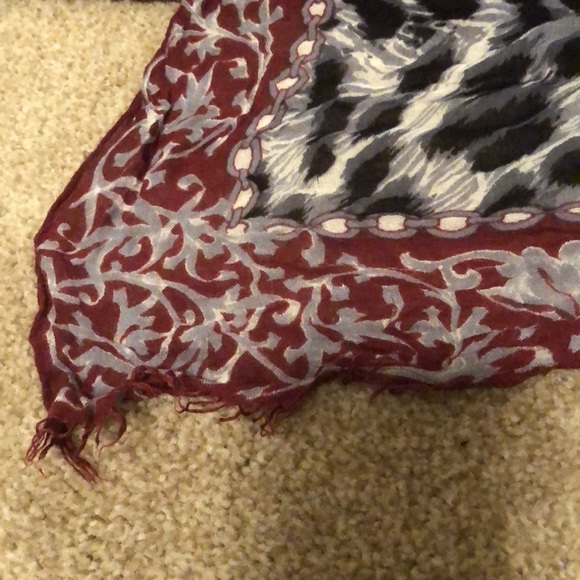 Pretty multi patterned scarf - Picture 2 of 3